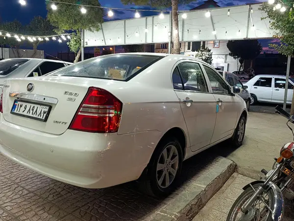 عکس لیفان 620