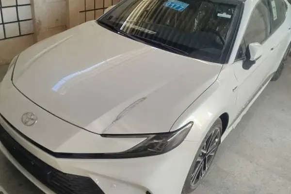 تویوتا کمری هیبرید