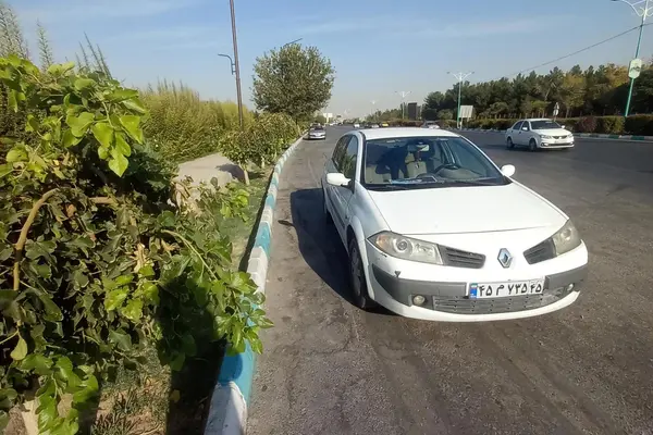 رنو مگان (مونتاژ)