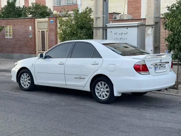 عکس تویوتا کمری