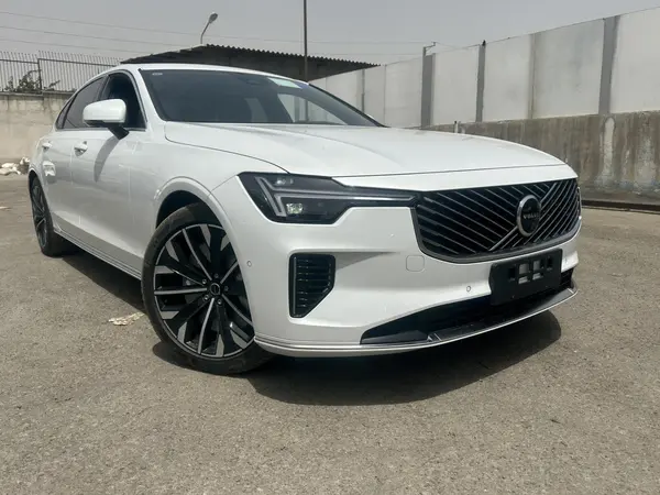 ولوو S90