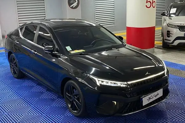 کی ام سی J7