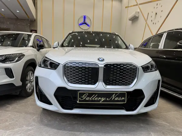 عکس بی ام و iX1