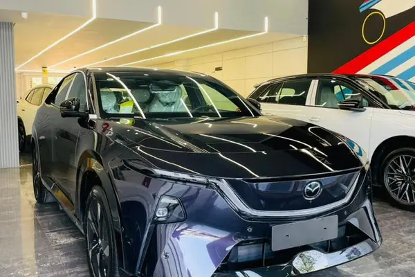 عکس مزدا EZ60 EREV
