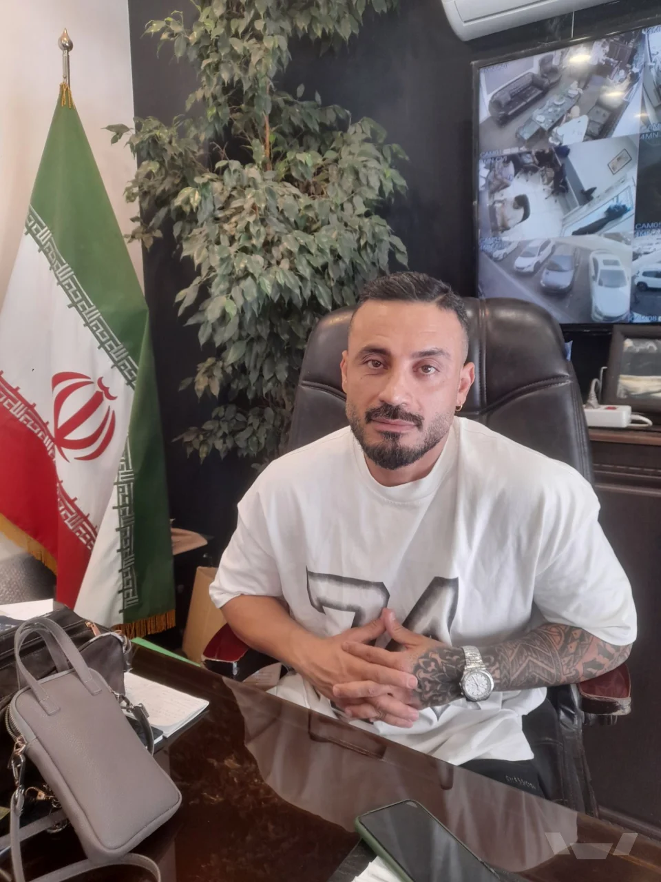 مدیر نمایشگاه گالری فرید نیا شعبه سعادت آباد