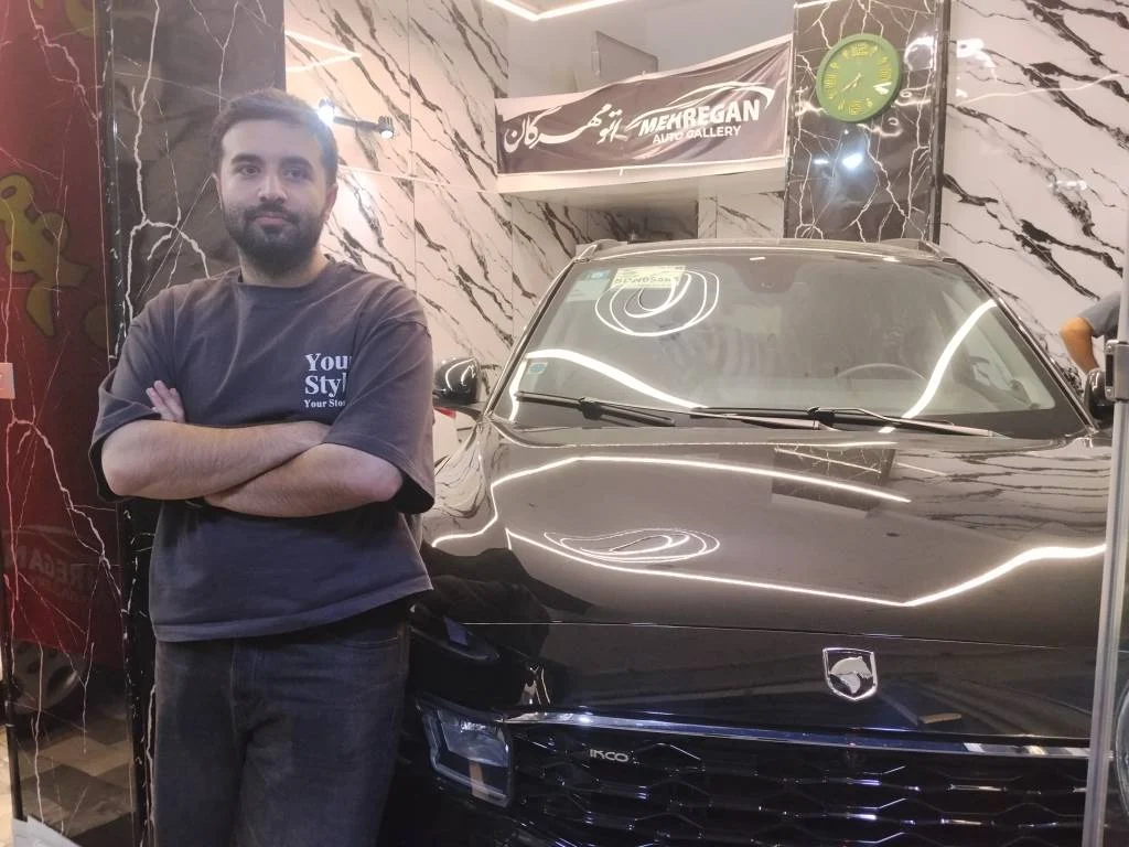 مدیر نمایشگاه اتو گالری مهرگان