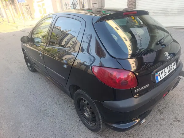 پژو 206