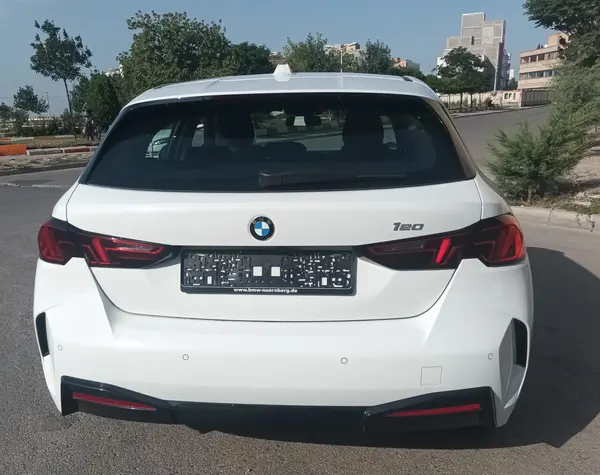 بی ام و سری 1 هاچ بک