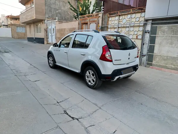 عکس رنو ساندرو استپ وی