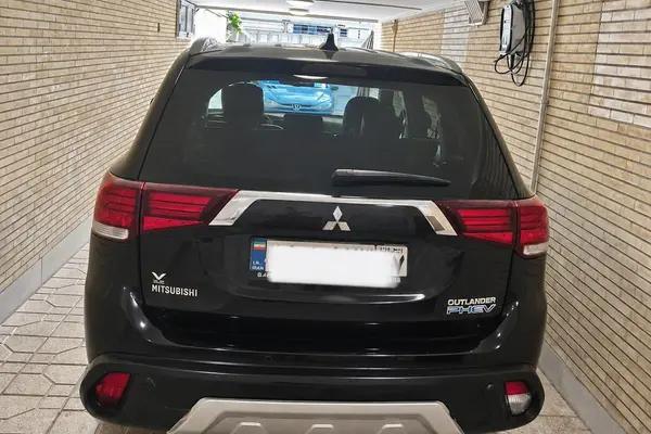 میتسوبیشی اوتلندر PHEV