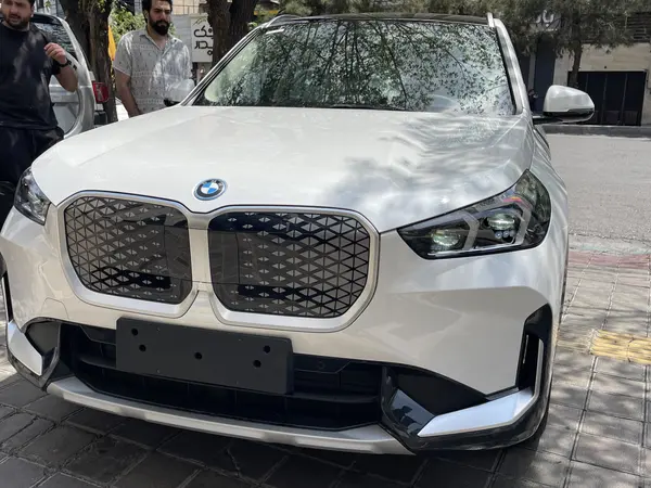 بی ام و iX1