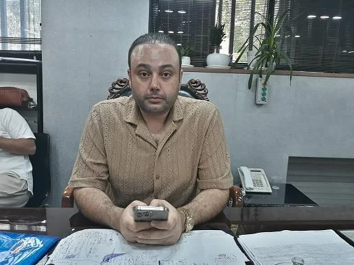 مدیر نمایشگاه آوانگارد