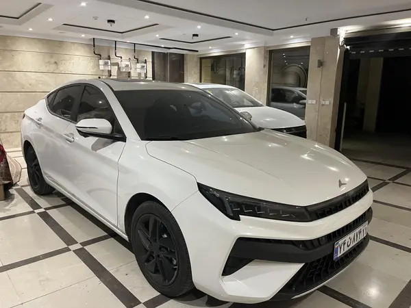 کی ام سی J7
