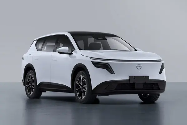 نیسان NX8