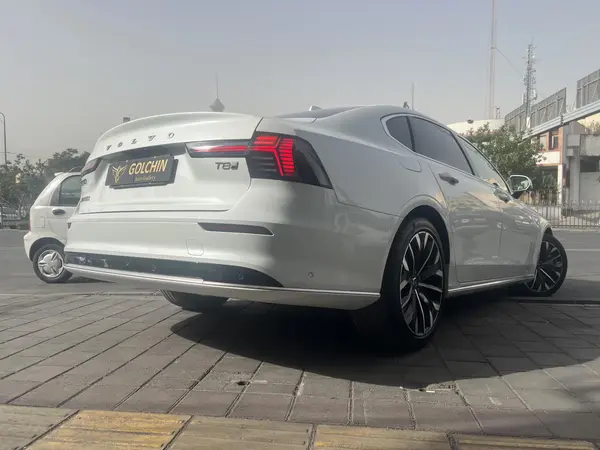 ولوو S90