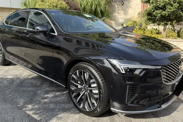 ولوو S90