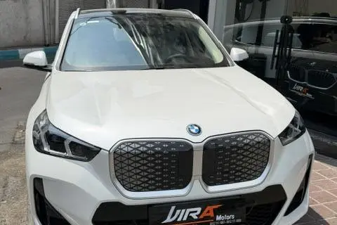 بی ام و iX1