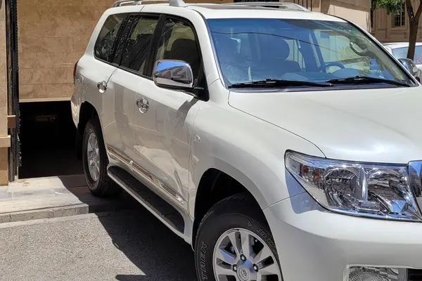 لندکروز چهار در