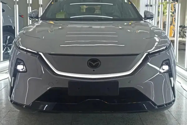 عکس مزدا EZ60 EREV