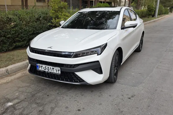 کی ام سی J7