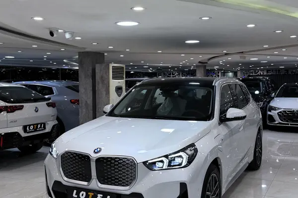 عکس بی ام و iX1