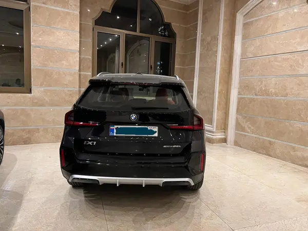 بی ام و iX1