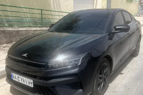 کی ام سی J7