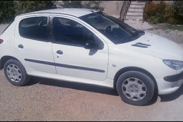 پژو 206
