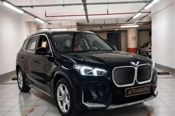 عکس بی ام و iX1