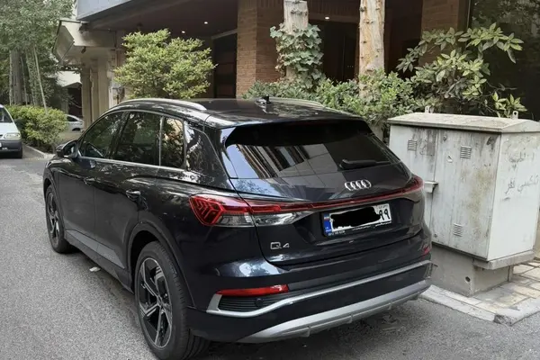 عکس آئودی Q4 e-tron