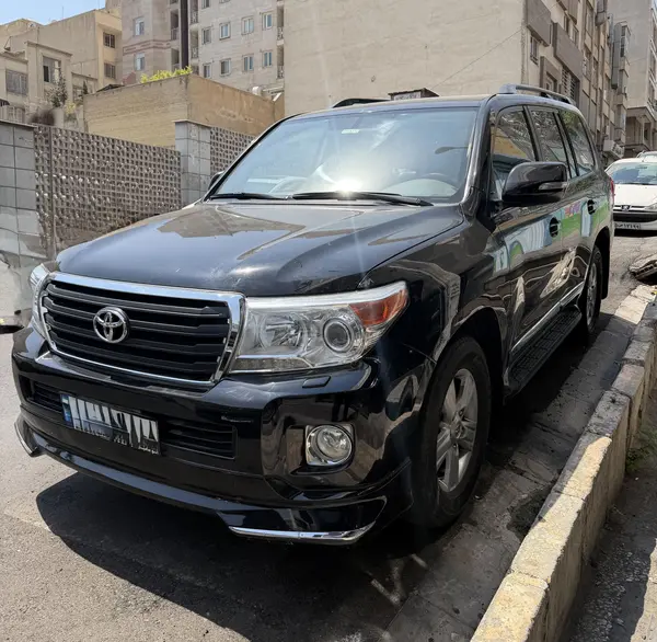 تویوتا لندکروز چهار در
