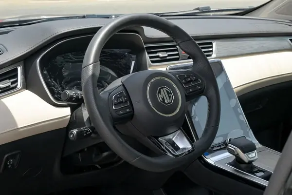 عکس ام جی RX5