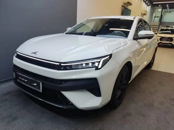 کی ام سی J7