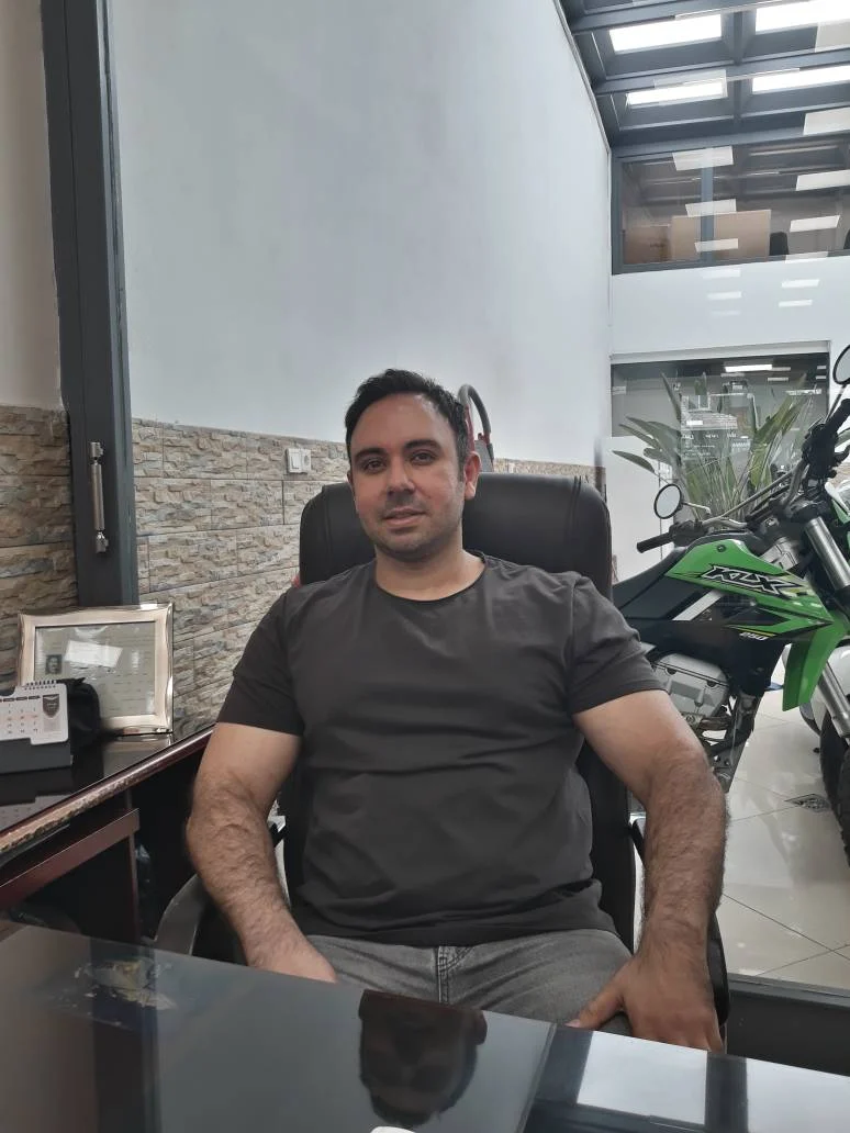 مدیر نمایشگاه اتو گالری سپید