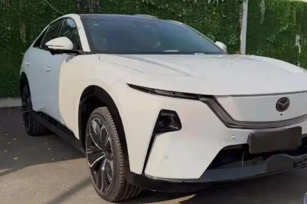 عکس مزدا EZ60 EREV