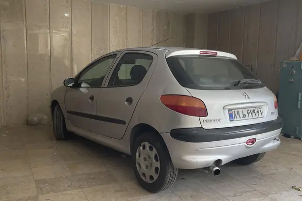 پژو 206