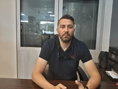 مدیر نمایشگاه اتو کارا