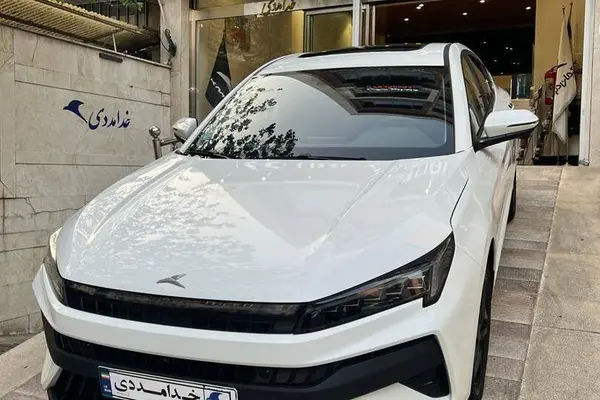 کی ام سی J7
