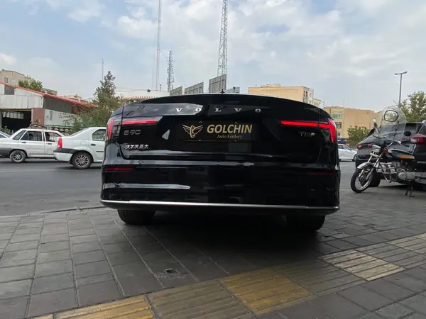 ولوو S90