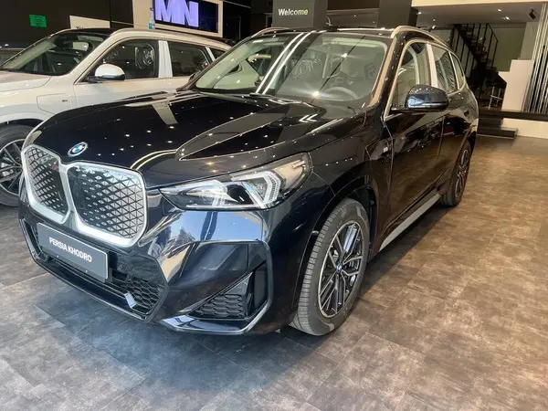 عکس بی ام و iX1