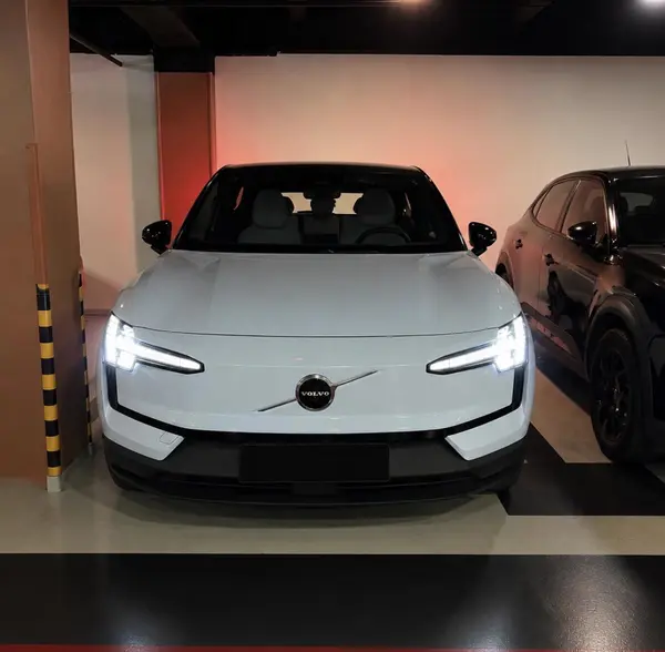 عکس ولوو EX30