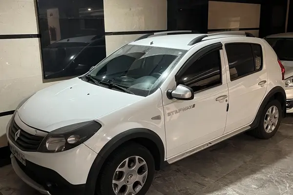 عکس رنو ساندرو استپ وی