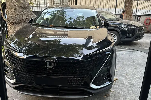 چانگان UNI-T