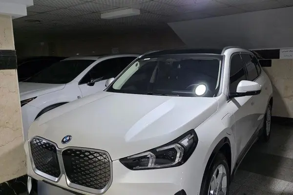 بی ام و iX1