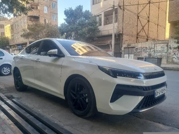 کی ام سی J7