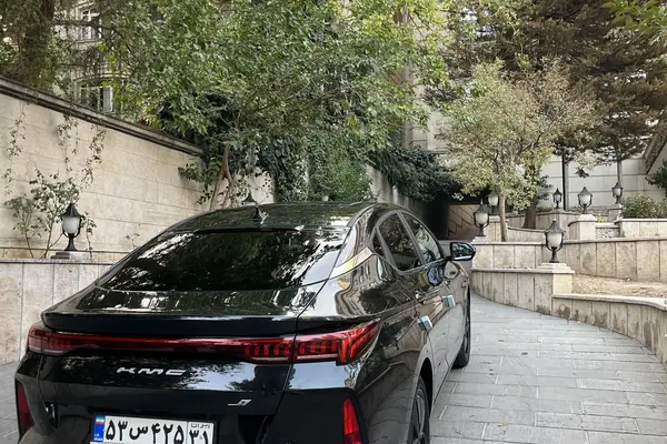 کی ام سی J7