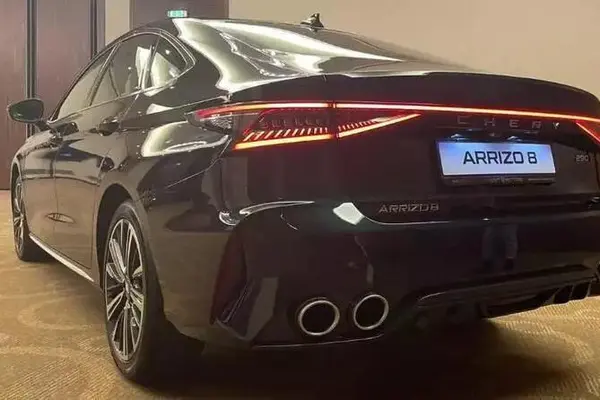 فونیکس آریزو 8 (Z8)
