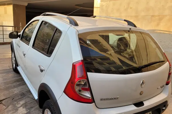 عکس رنو ساندرو استپ وی