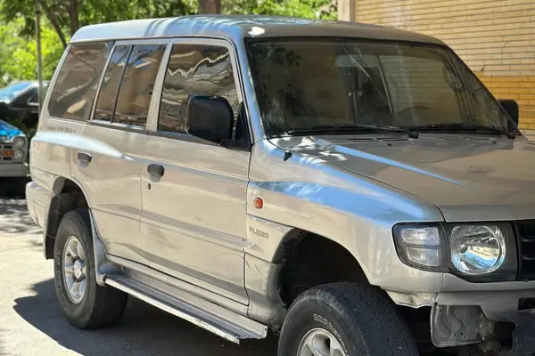 میتسوبیشی پاجرو چهار در