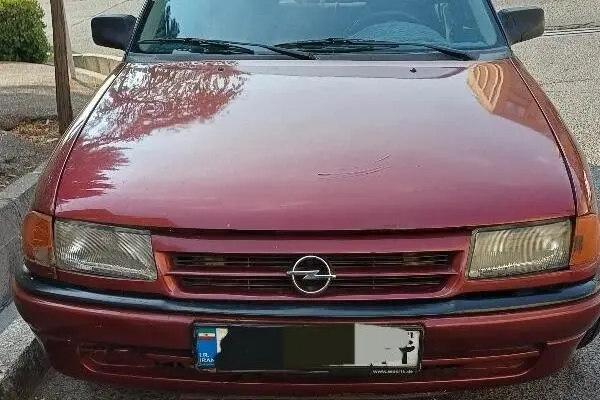 عکس اپل آسترا سدان